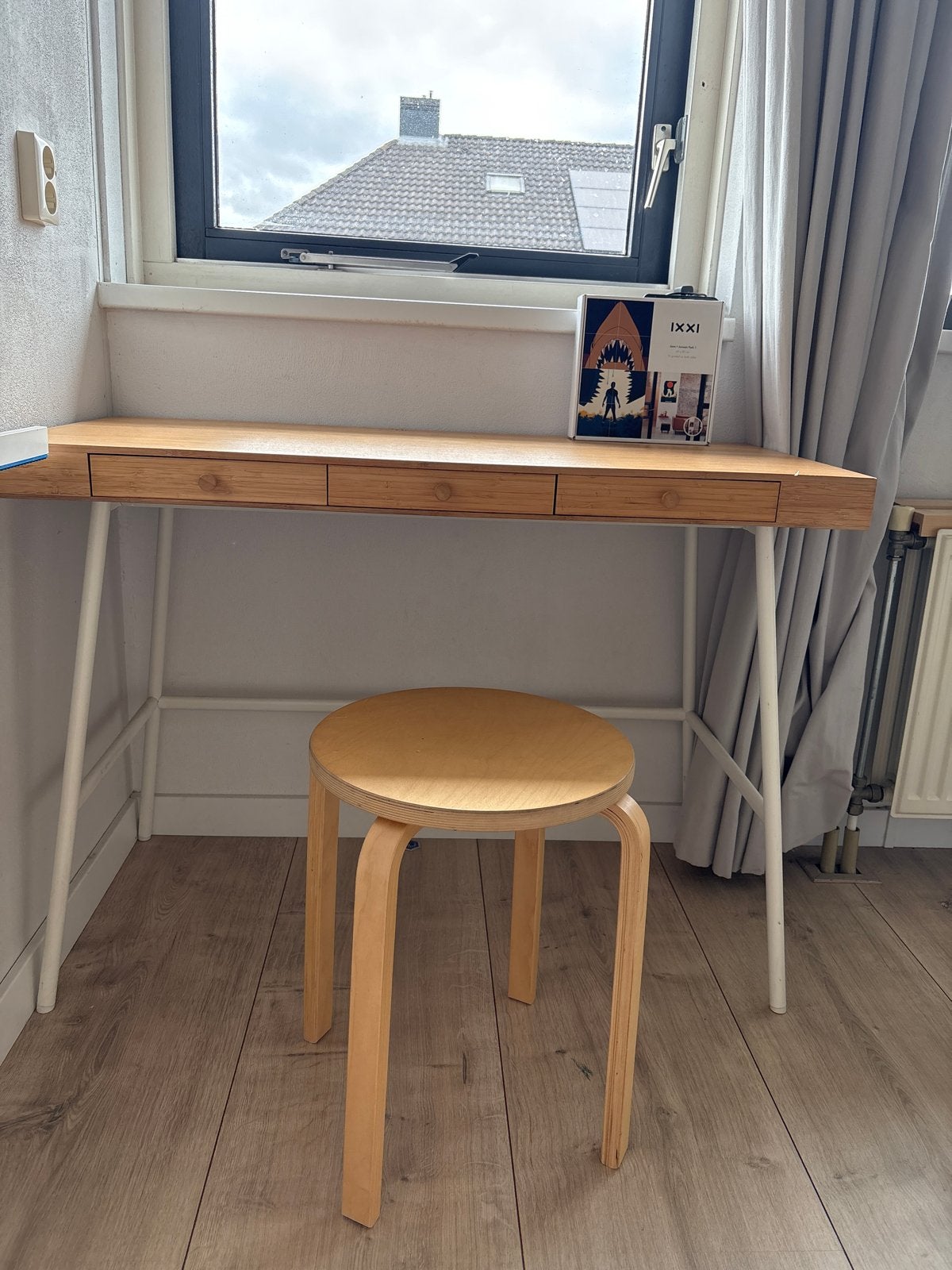 IKEA bureau met lades - gebruikt maar netjes lillasen, Huis en Inrichting, Bureaus, Gebruikt, Bruin, Ophalen of Verzenden, IKEA