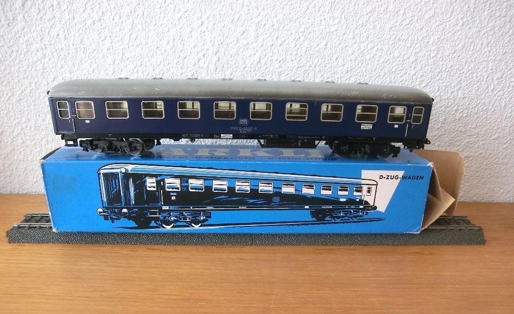 Marklin rijtuig 4051 blauw DB 1e kl, metaal, Wisselstroom, Wagon, Ophalen of Verzenden, Zo goed als nieuw