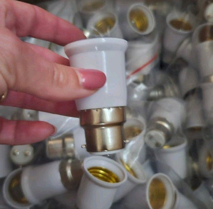 Restpartij verloopfitting B22 naar E27 fitting converter, Ophalen of Verzenden, Nieuw, Overige merken, Overige typen