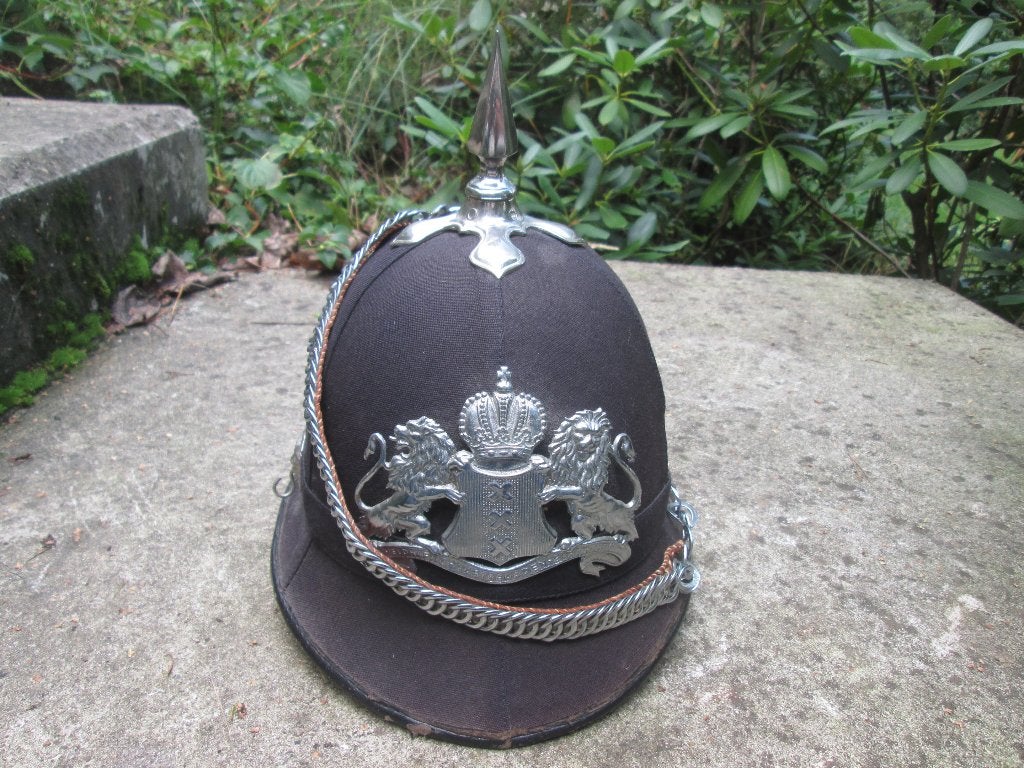 Helm Politie Amsterdam pinhelm met chroom embleem TOP stuk., Ophalen of Verzenden, Landmacht, Nederland, Embleem of Badge
