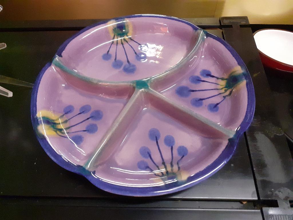 Lila schaal keramiek flora jaren 70 design retro 1970s, Gebruikt, Porselein of Keramiek, Schaal, Rond