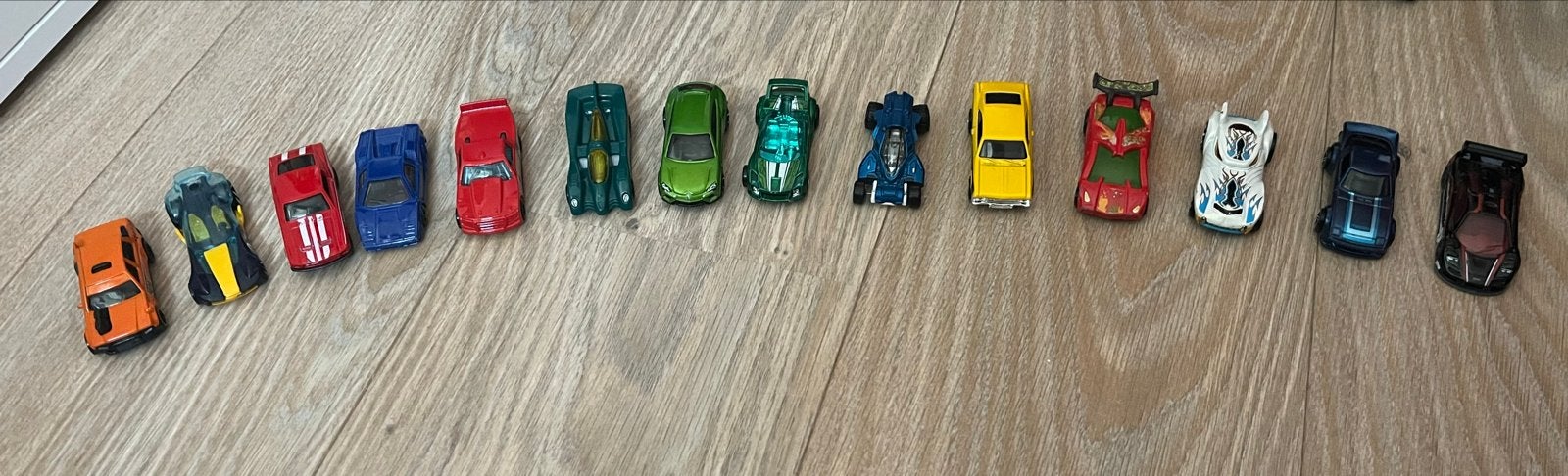 28 hotweelsauto’s - diverse modellen, Ophalen of Verzenden, Gebruikt, Auto