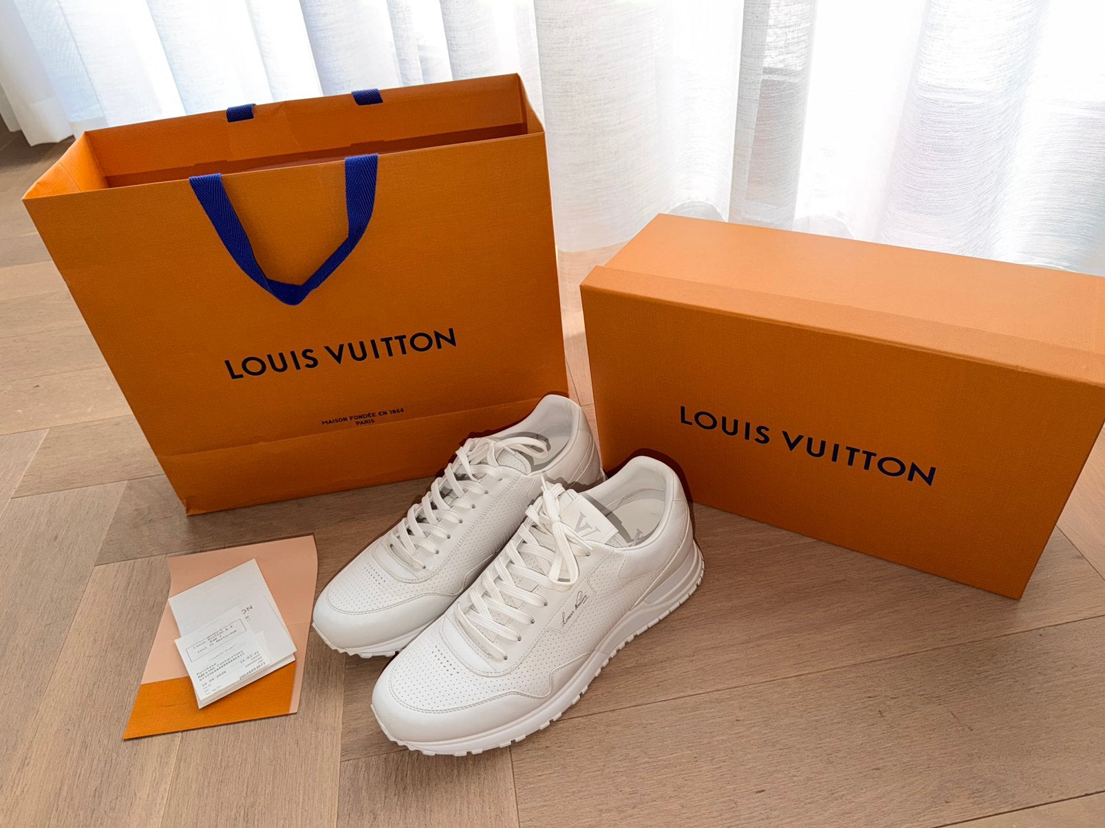 Louis Vuitton Run Away Sneakers mt 080 (42) blanc (wit), Ophalen, Wit, Sneakers of Gympen, Zo goed als nieuw