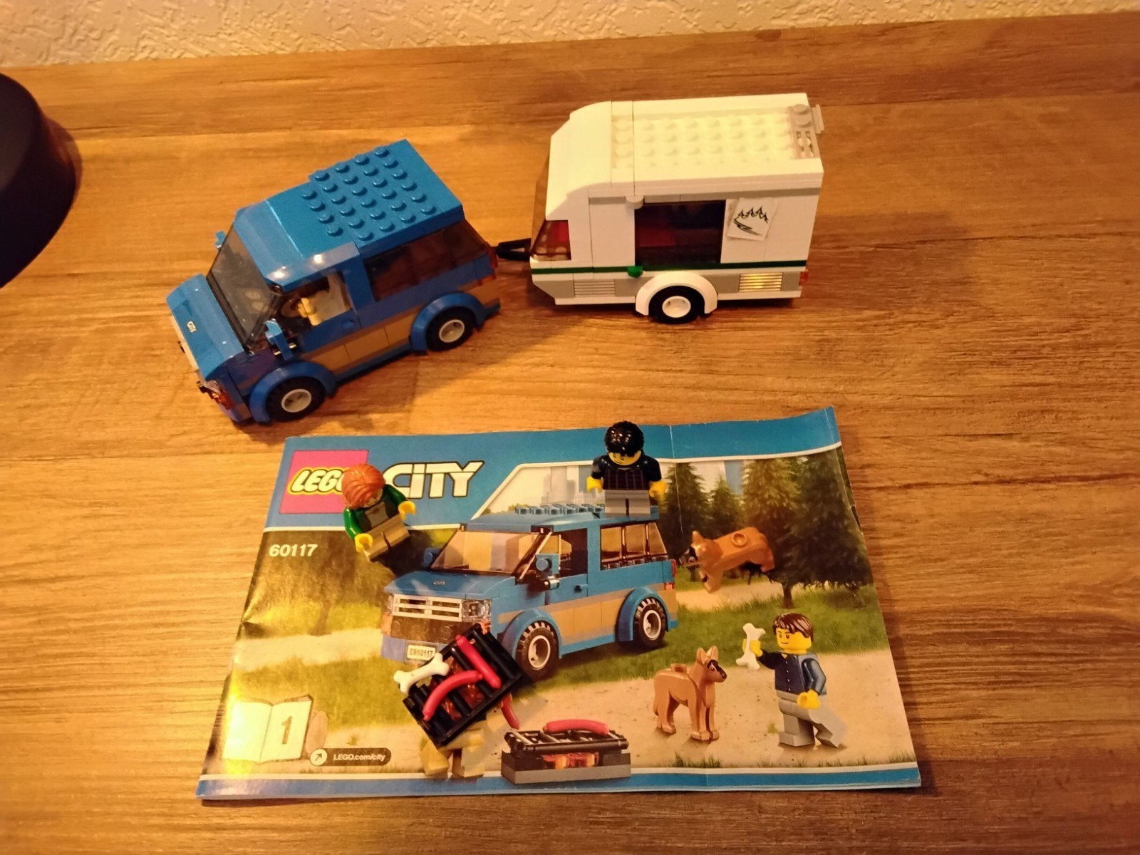 LEGO CITY Auto met caravan - 60117