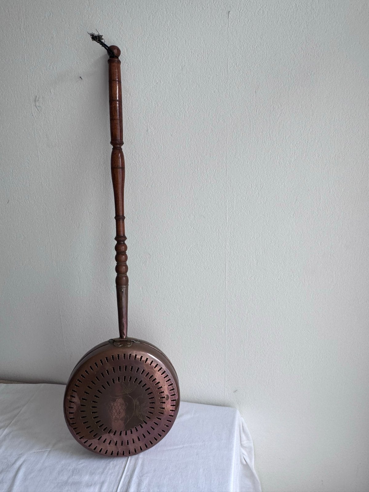 Antieke Koperen Beddenpan met Houten Handvat, Ophalen, Koper