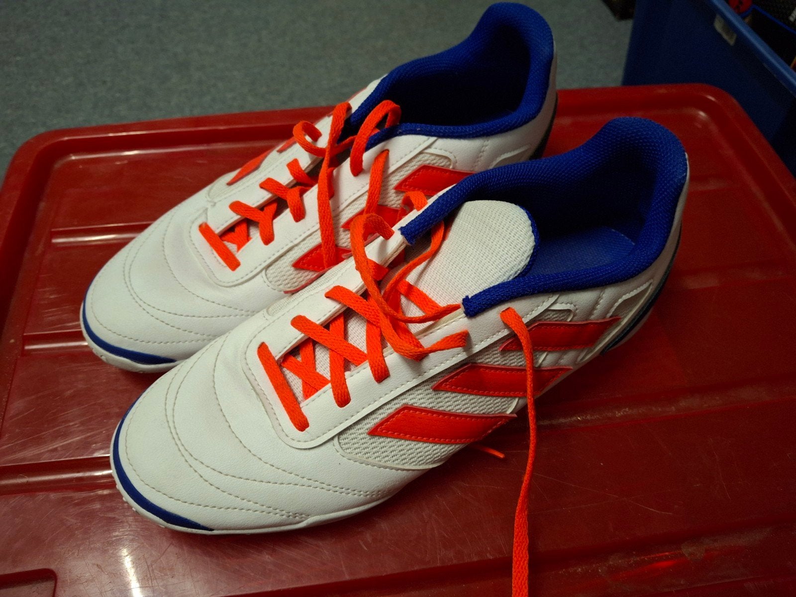 Adidas sportschoenen maat 44 nieuwstaat, Sport en Fitness, Voetbal, Maat XL, Schoenen, Ophalen of Verzenden, Zo goed als nieuw