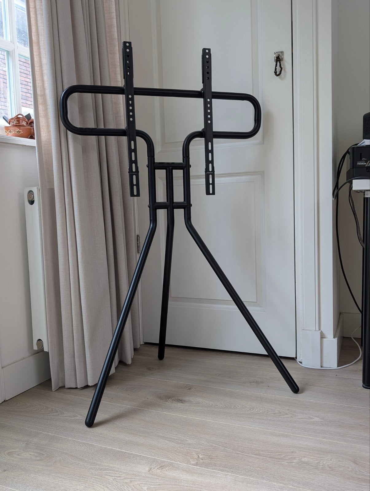 Tv standaard statief schilders ezel - 134 cm hoog max 70" tv, Ophalen, Zo goed als nieuw