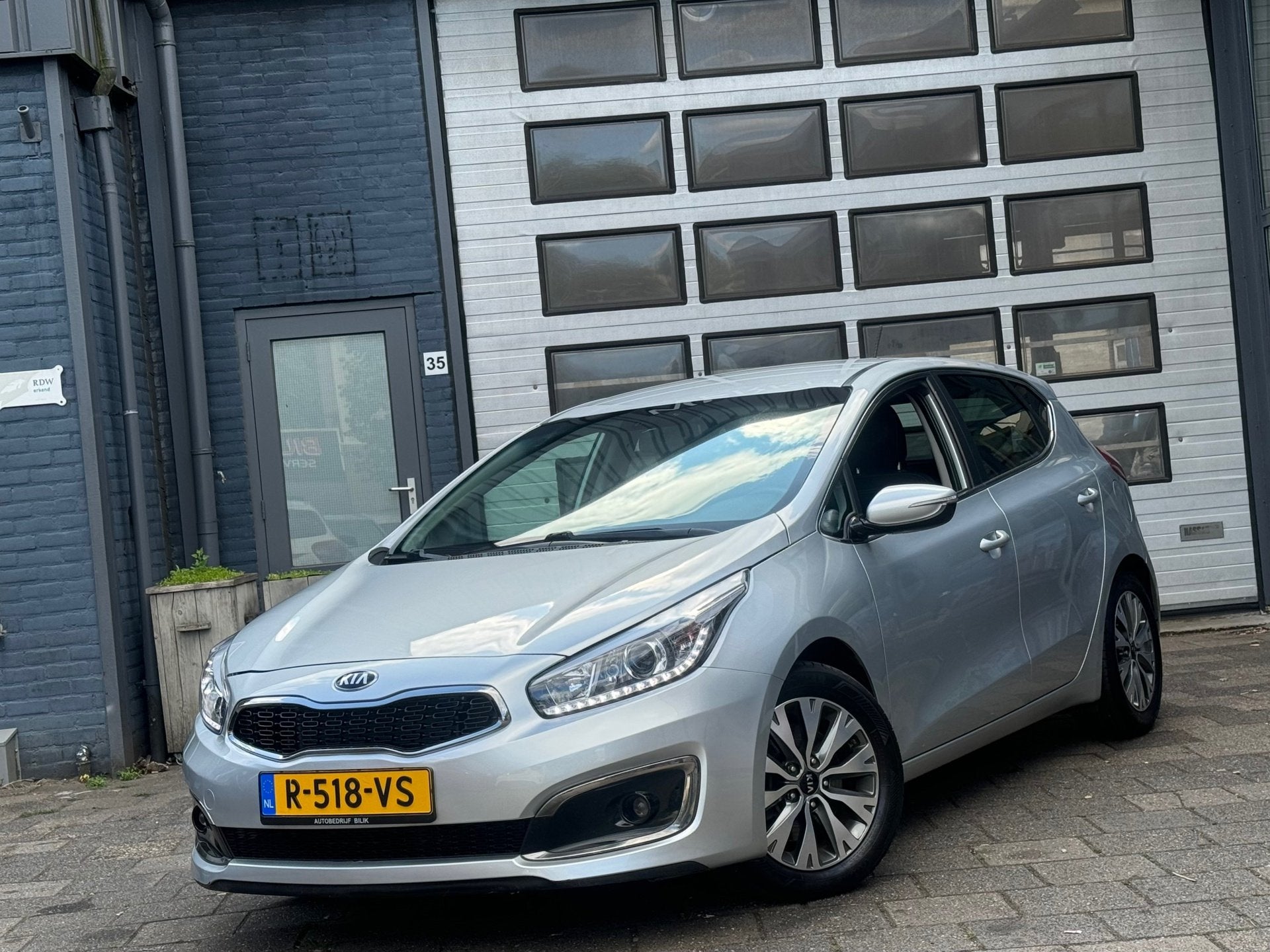 Kia Cee'd 1.0 T-GDi DynamicLine | Clima | Cruise | Navi | Ca, Auto's, Voorwielaandrijving, Gebruikt, Euro 6, Handgeschakeld