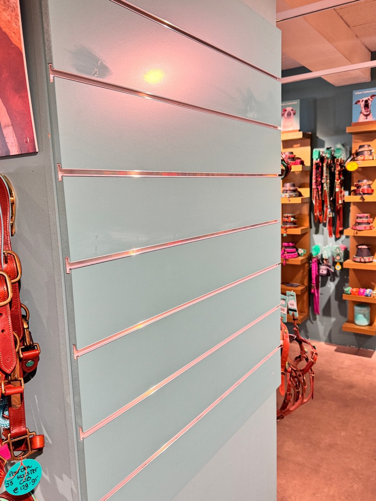 Slatwall Panelen met haken en planken, Ophalen, Zo goed als nieuw, Multiplex, 20 tot 50 mm