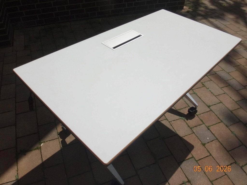 wilkhahn 612 timetable smart shift klaptafel 220v usb zgan, Ophalen, 160 cm, Hout, Zo goed als nieuw