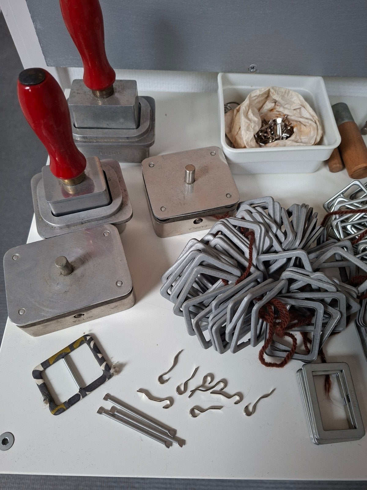 Gestoffeerde gespen., Ophalen, Rits of Sluiting