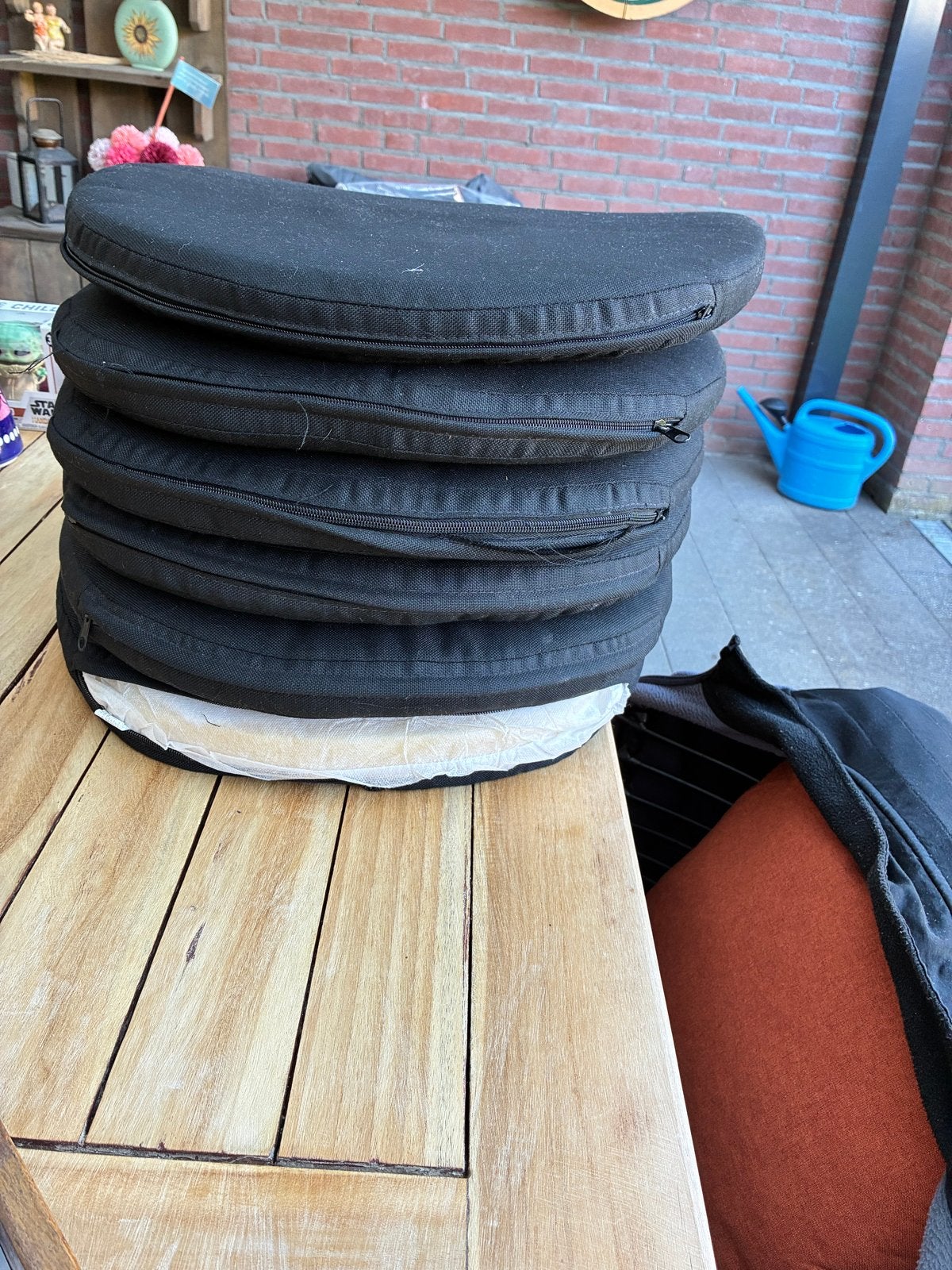 Gratis ophalen:Zwarte tuinstoelkussens (6 stuks), Tuin en Terras, Ophalen, Gebruikt