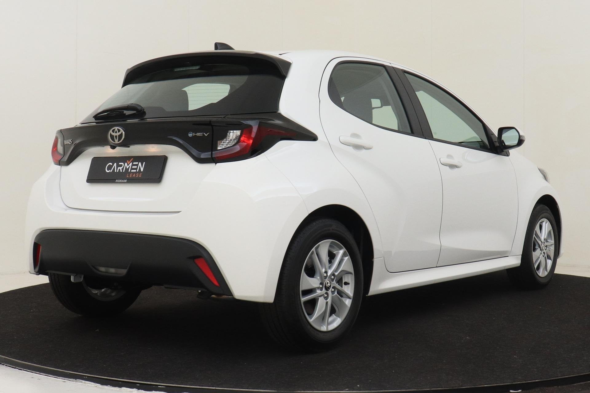 Toyota Yaris 1.5 HYBRID 115 ACTIVE *PRIVATE LEASE V.A. €37, Auto's, 12 maanden, Gebruikt, 450 kg, Wit