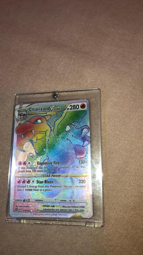 Krasjes op het hoesje niet op de kaart zelf charizard, Hobby en Vrije tijd, Verzamelkaartspellen | Pokémon, Ophalen of Verzenden