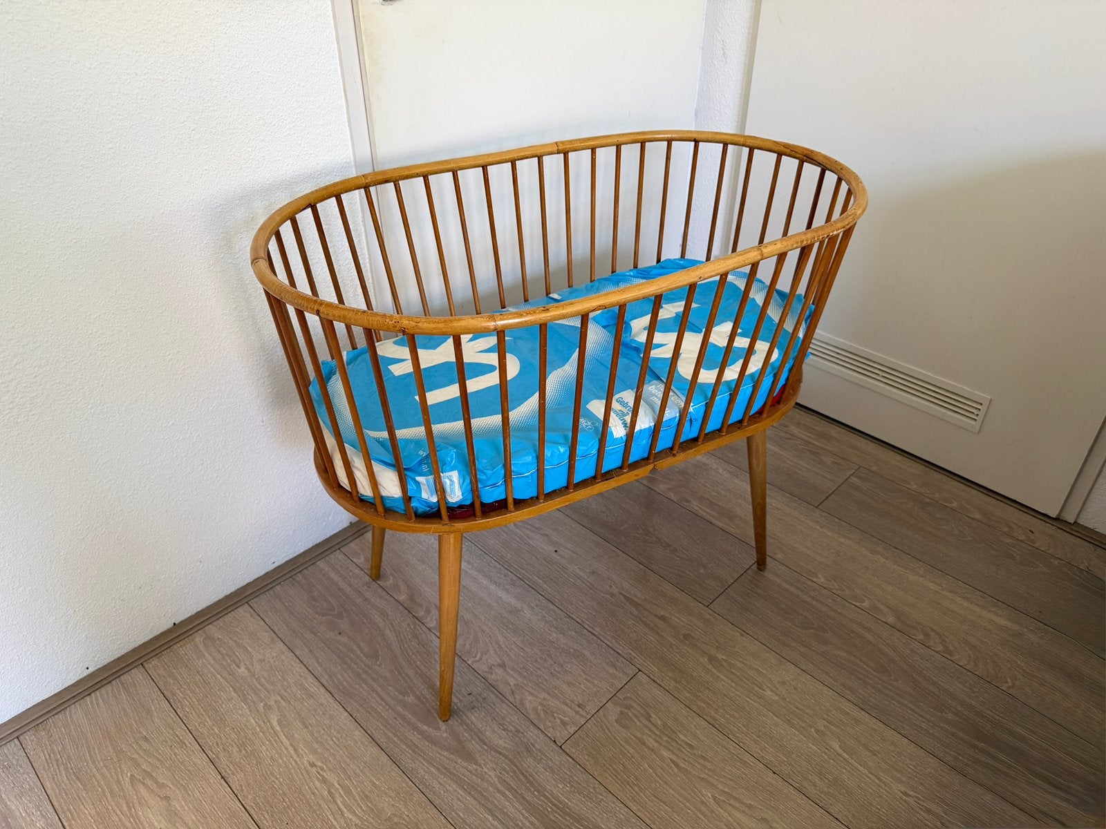 Wieg, Kinderen en Baby's, Babywiegjes en Ledikanten, Ophalen, Zo goed als nieuw, Wieg