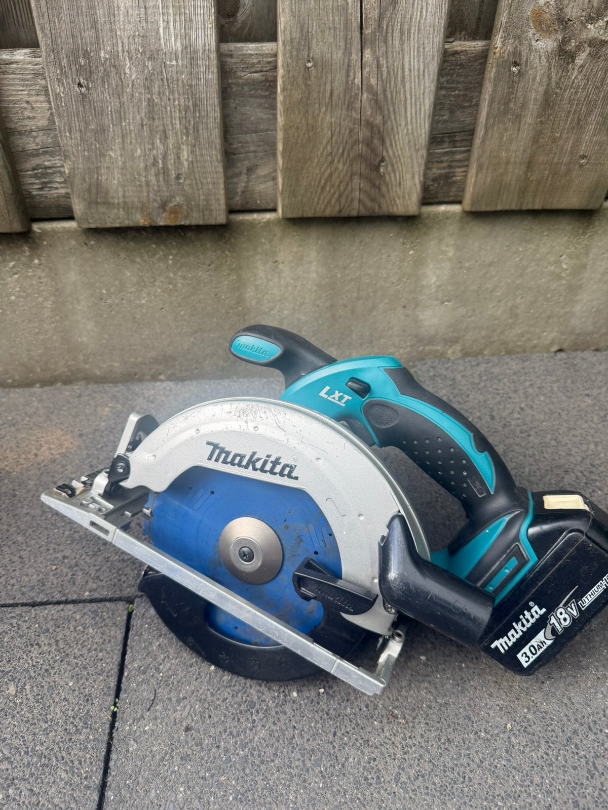 Makita DSS 611 cirkelzaag 18 volt, Gebruikt, Cirkelzaag, Ophalen of Verzenden, 30 tot 70 mm