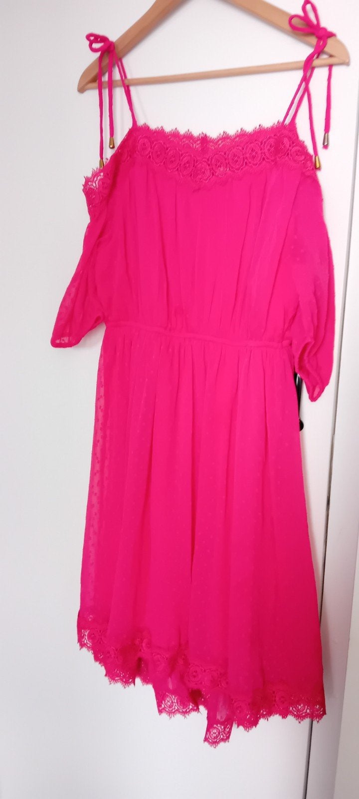 Off sholder jurk mt 42, Ophalen of Verzenden, Zo goed als nieuw, Maat 42/44 (L), Roze