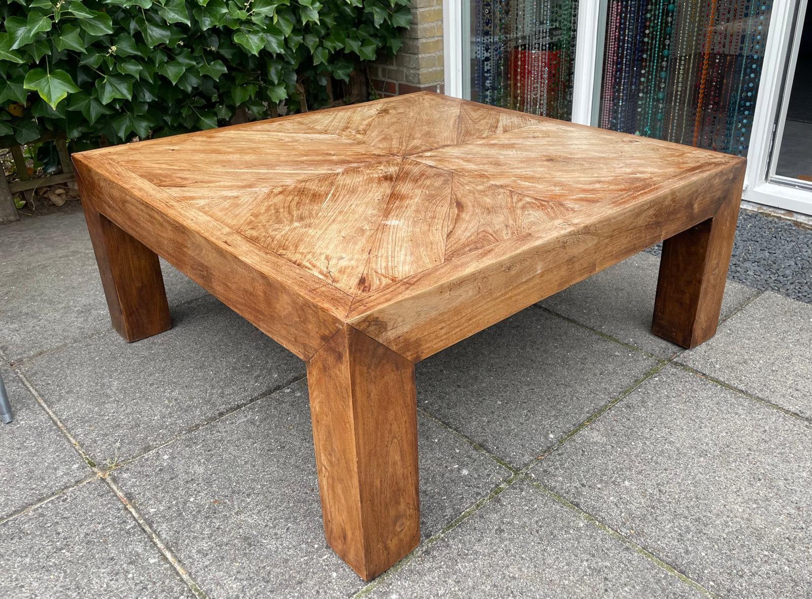 Bruine houten salontafel (1x1 m), Ophalen, Zo goed als nieuw, 5 – 50, 100 tot 150 cm