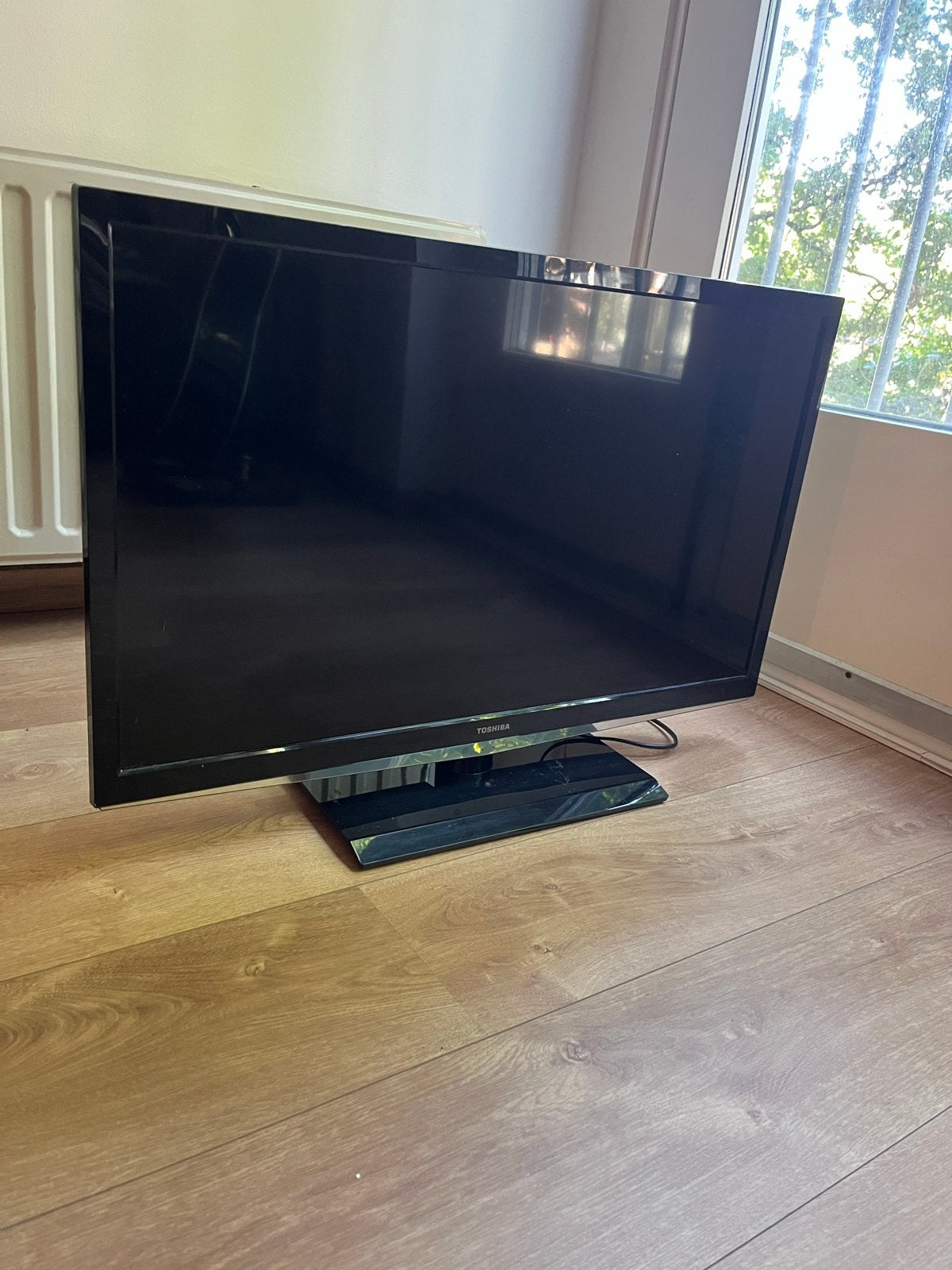 Toshiba 32EL933G LCD TV - 32 inch HD Ready, Ophalen, 50 Hz, 80 tot 100 cm, Gebruikt