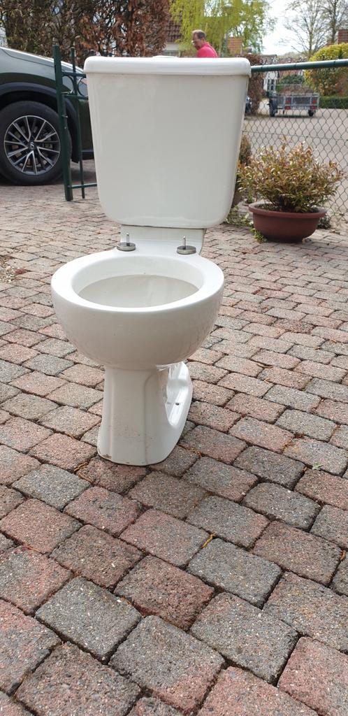 Gratis wit spoeltoilet met stortbak, Ophalen, Toilet