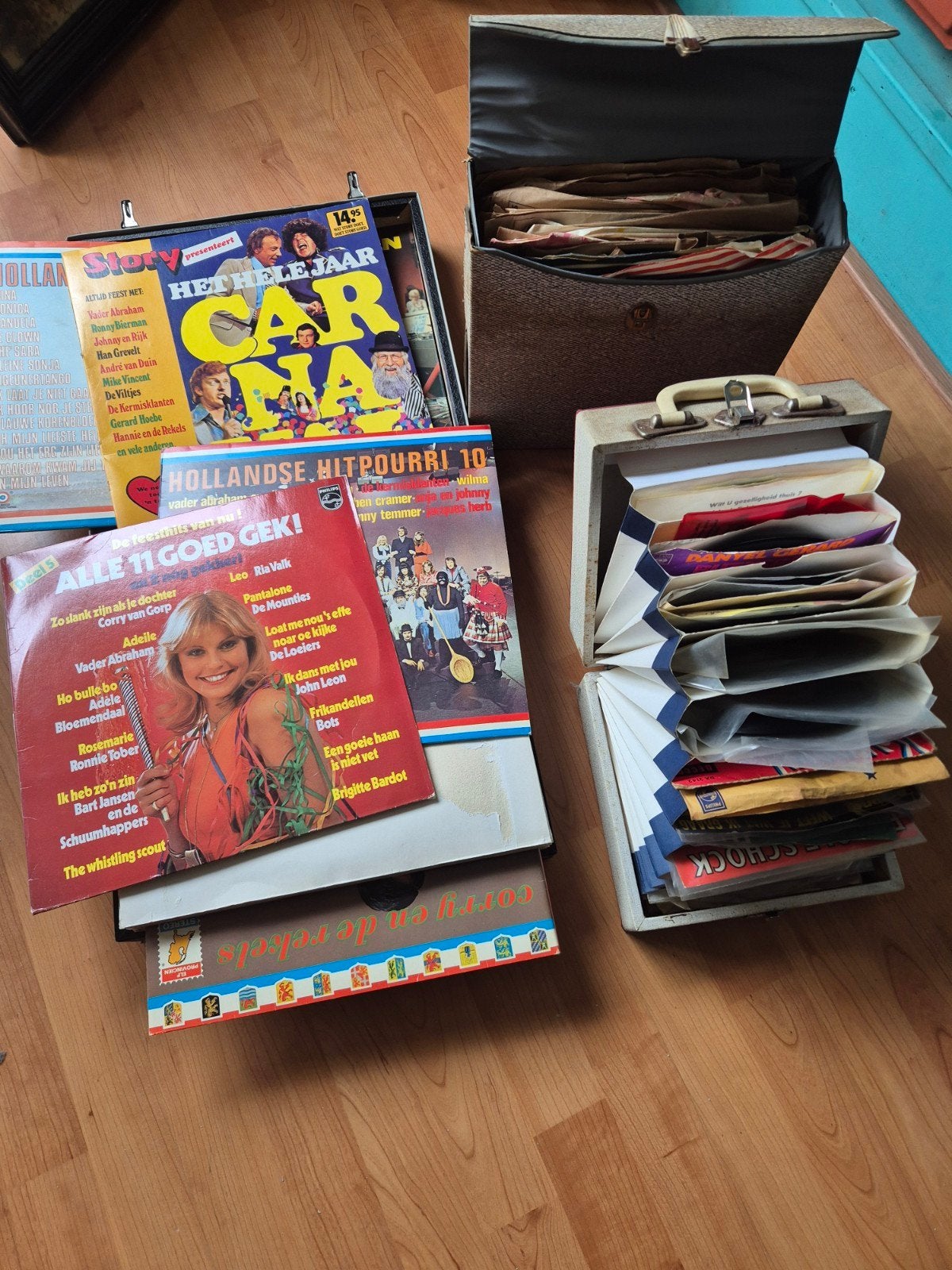 3 koffers met oude LP-platen, Ophalen, LP