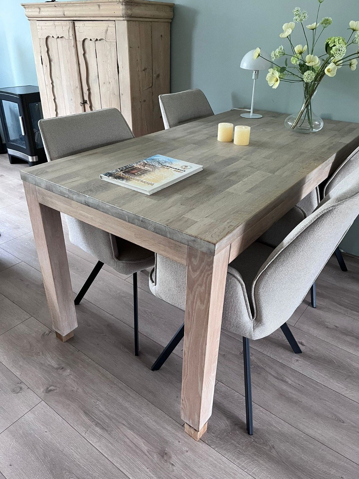 Eettafel lichte kleur, Ophalen, 50 tot 100 cm, Zo goed als nieuw, 150 tot 200 cm