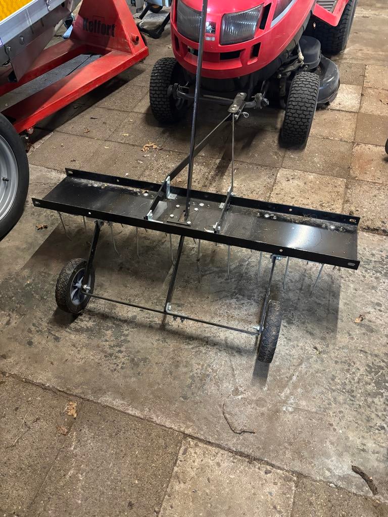Grasbeluchter / Verticuteermachine voor zitmaaier, Ophalen, Gebruikt