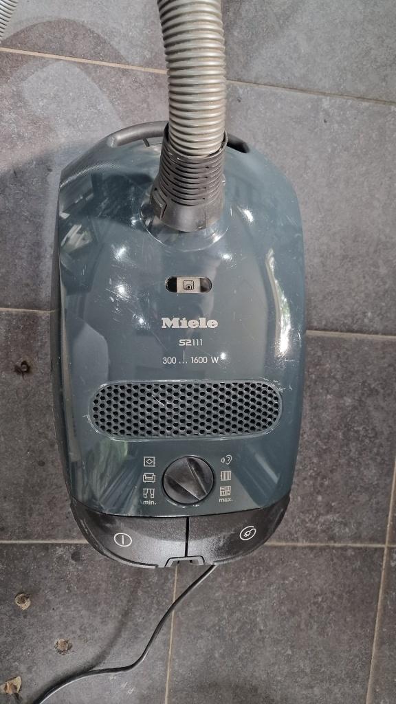 Miele s2111 krachtige stofzuiger worden niet meer gemaakt, Witgoed en Apparatuur, Stofzuigers, Ophalen, Gebruikt, 1200 tot 1600 watt