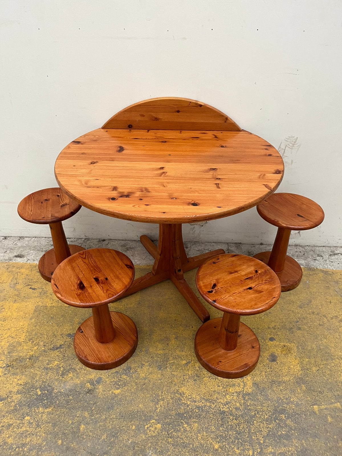 Eettafel + 4 krukken Rainer Daumiller pine grenen €595 retro, Gebruikt, 100 tot 150 cm, Design vintage retro pine jaren 60-70 space age grenen