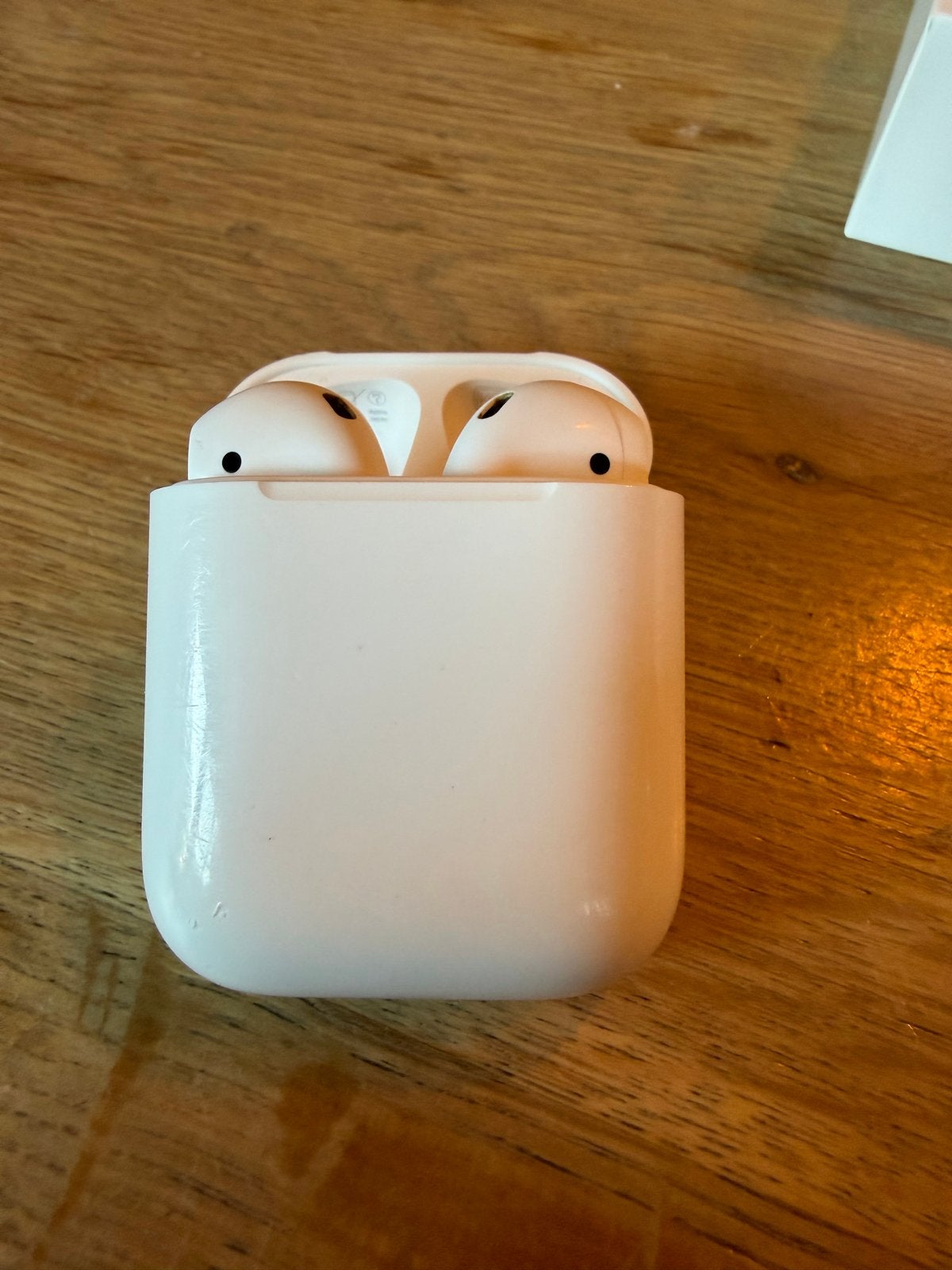 Apple AirPods 2e generatie met oplaadcase