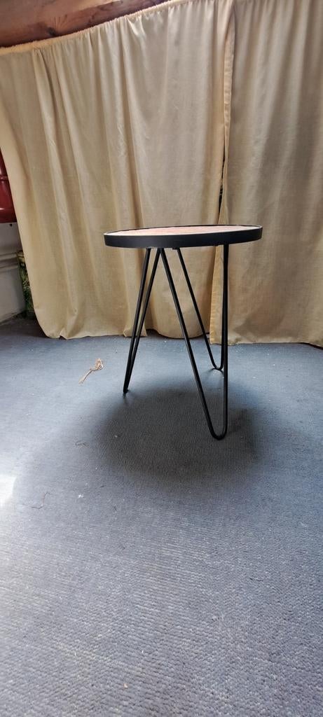 Ronde bijzettafel met houten blad en metalen onderstel, Huis en Inrichting, Tafels | Bijzettafels, Minder dan 45 cm, Minder dan 55 cm