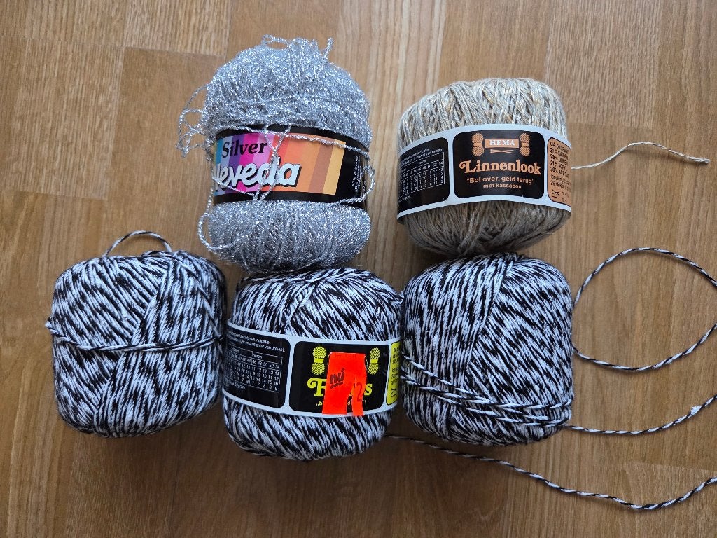 4 bollen wol (zwart/wit, zilver, linnen look beige), Hobby en Vrije tijd, Ophalen of Verzenden, Nieuw, Breien of Haken, Wol of Garen