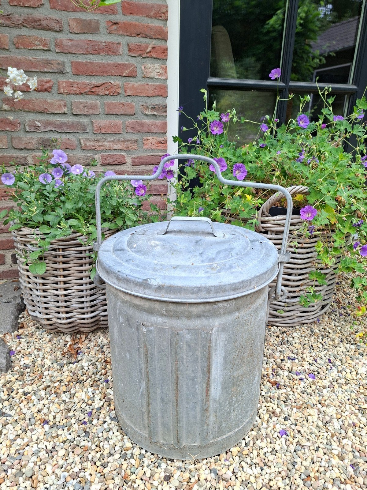 Oude zinken bak met deksel, vuilnisbak, emmer, wasketel, Ophalen, Gebruikt