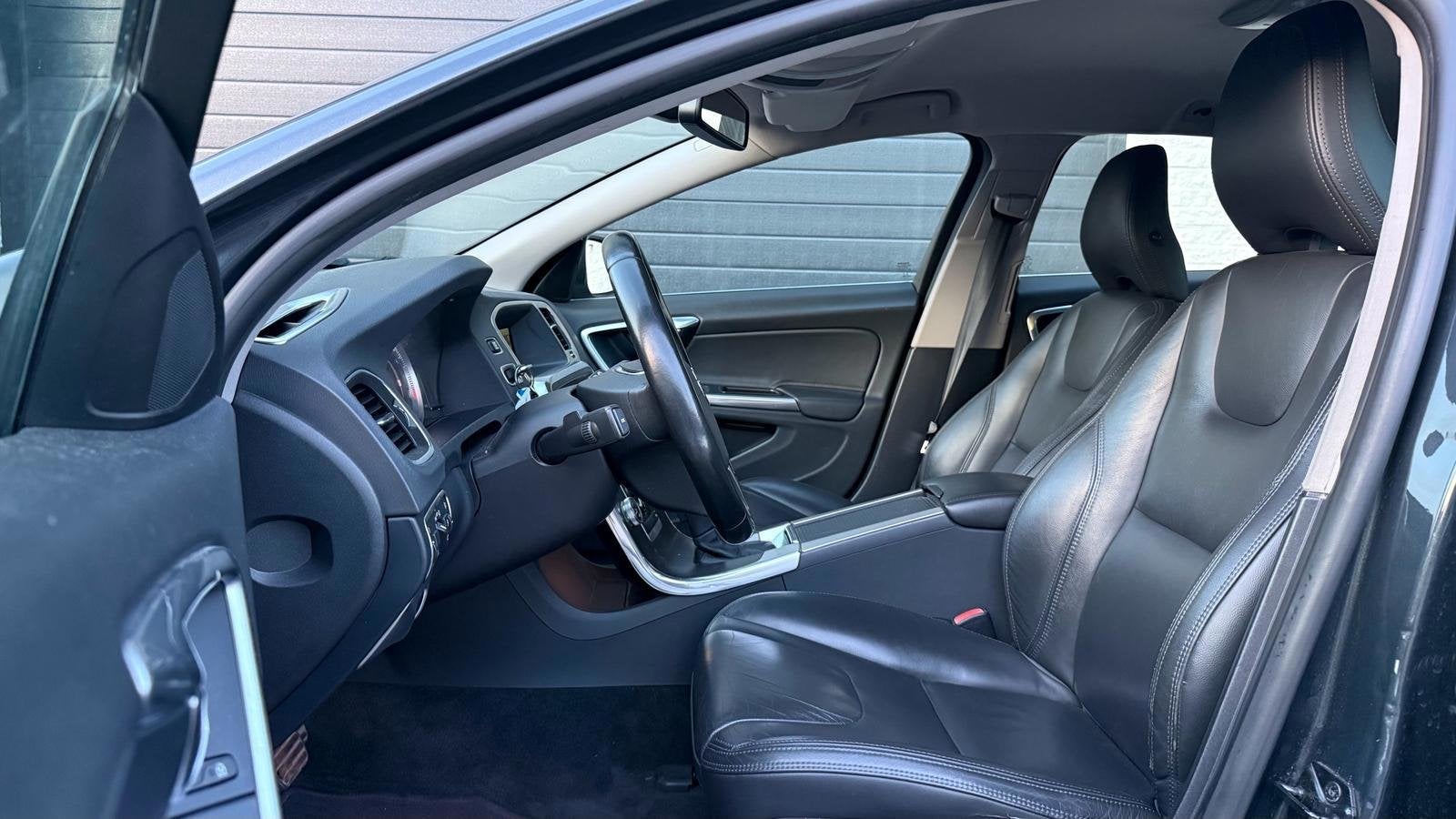 Volvo V60 2.0 T5 Summum Automaat | Leder | Navi | ACC | Stoe, Gebruikt, 4 cilinders, Leder, 240 pk