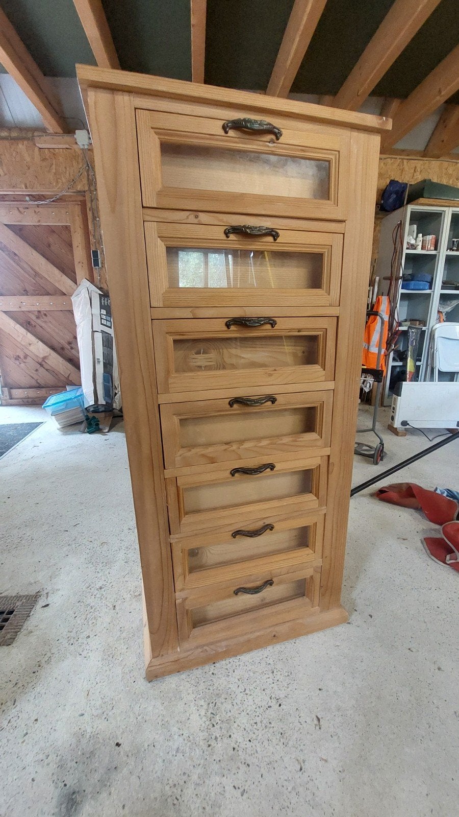 Houten ladenkast met glazen fronten, Ophalen, Gebruikt, 5 laden of meer, Grenenhout