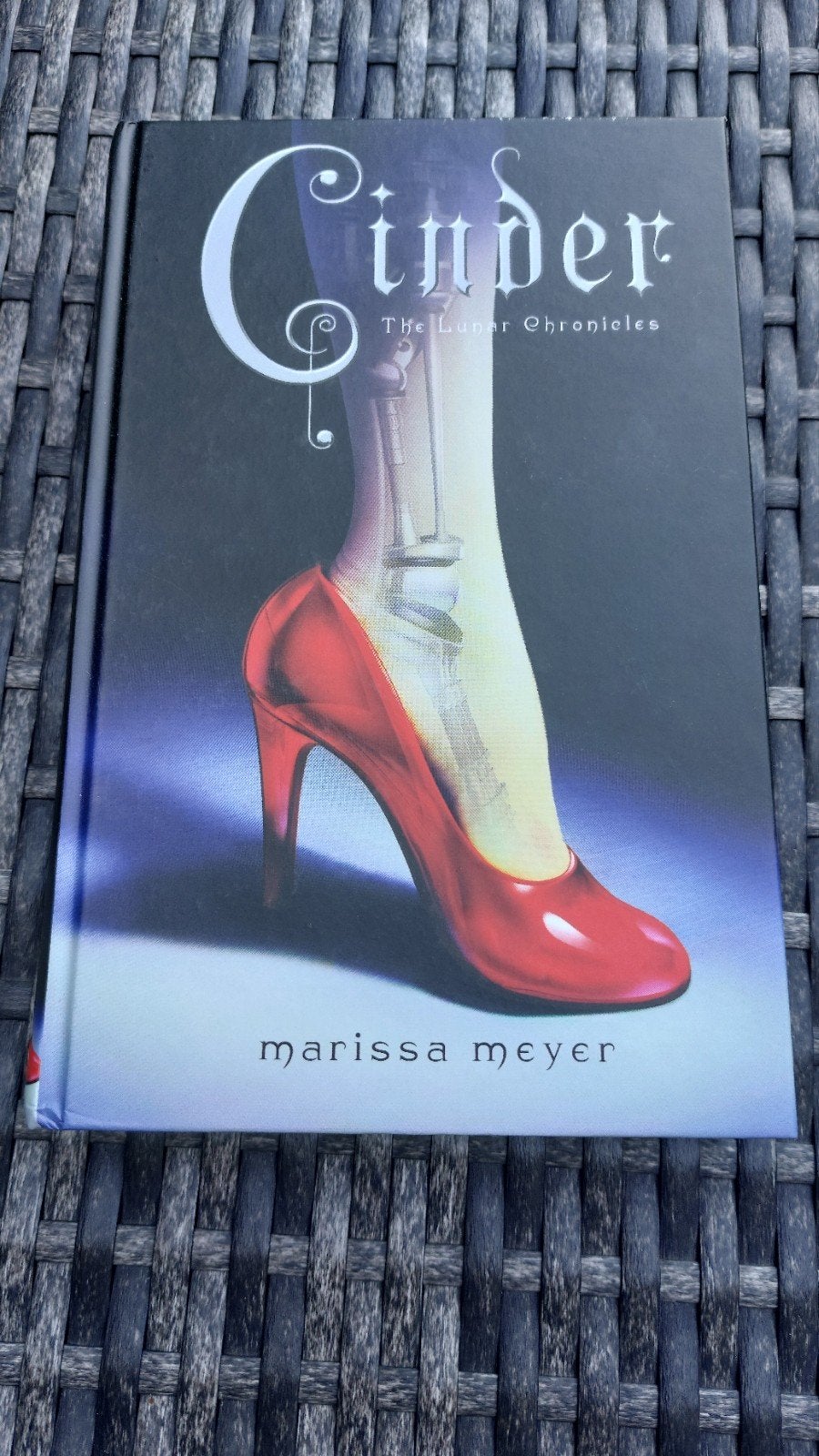 Cinder - The Lunar Chronicles - Marissa Meyer, Boeken, Fantasy, Ophalen of Verzenden, Zo goed als nieuw, Marissa Meyer