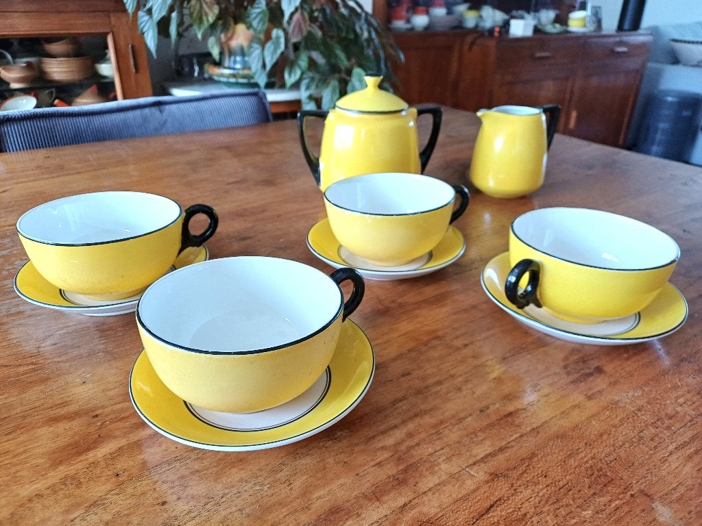Art deco serviesdelen Regout in fel geel. "Clary". 1917, Ophalen of Verzenden
