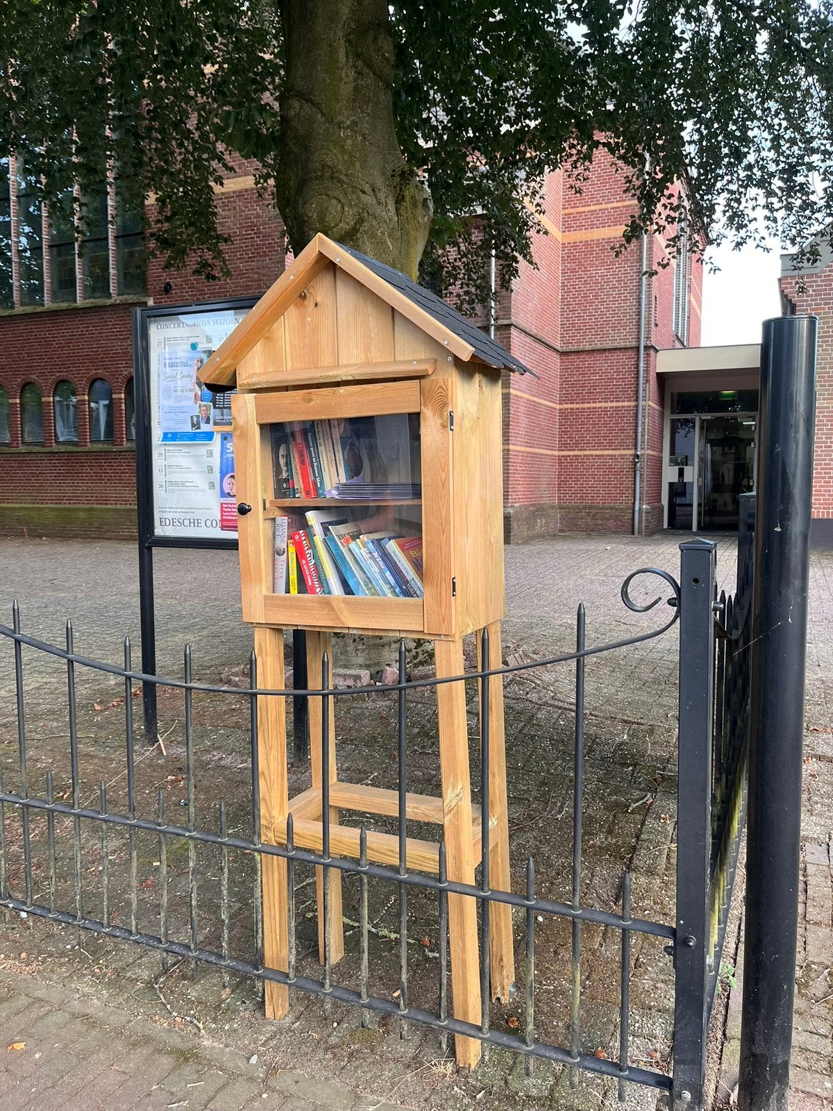 Minibieb voor buiten met bitumen dak, Huis en Inrichting, Ophalen, 50 tot 100 cm, Zo goed als nieuw, Minder dan 100 cm