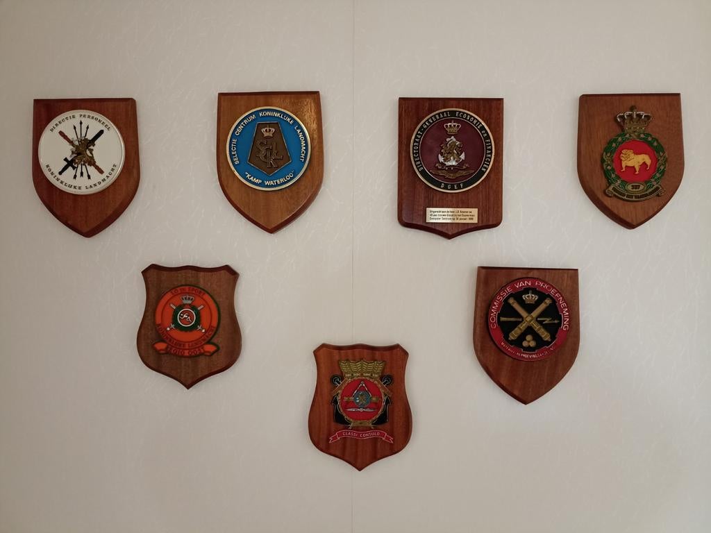 6 Militairen schildjes voor de verzamelaar bieden  5,00 ps, Verzamelen, Militaria | Algemeen, Ophalen of Verzenden, Landmacht