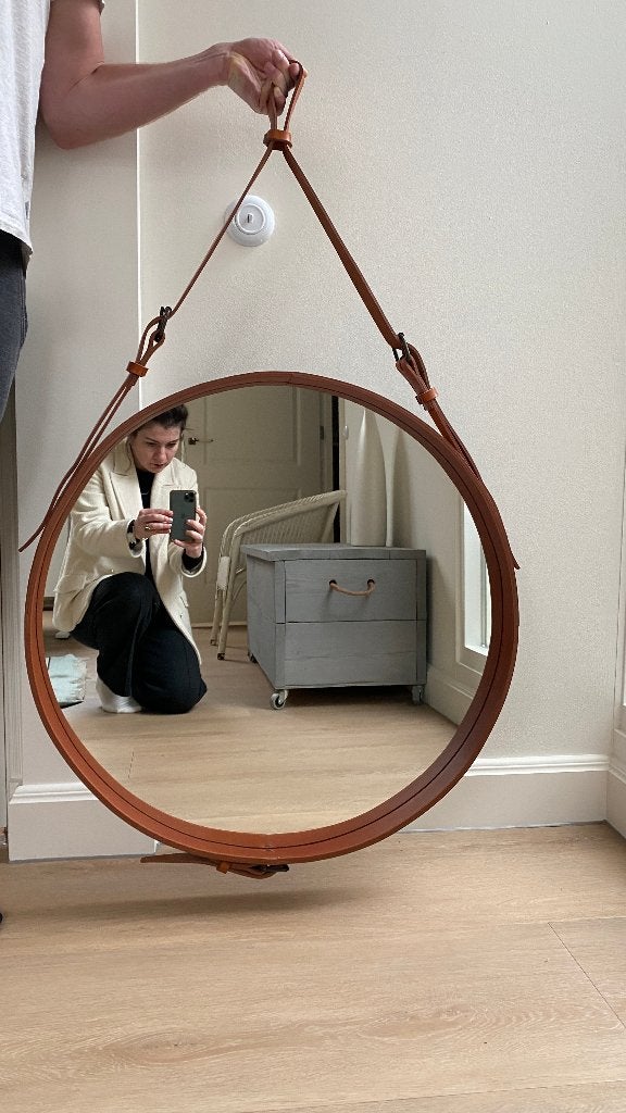 GUBI Adnet Wandspiegel Rond Tan Leer Ø70 cm, Ophalen, 100 tot 150 cm, Rond, Zo goed als nieuw