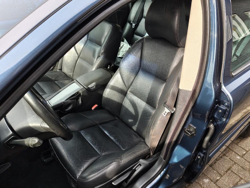 V70 170pk Automaat | BTW-Auto | Motor 166.000km | All in, Auto's, Volvo, 1800 kg, Zwart, Blauw, 1498 kg
