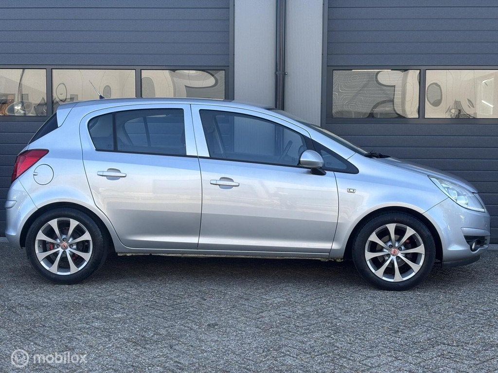 Opel Corsa 1.2-16V Cosmo Uitvoering _ 5Drs-Airco, Voorwielaandrijving, 4 cilinders, 1229 cc, 49 €/maand