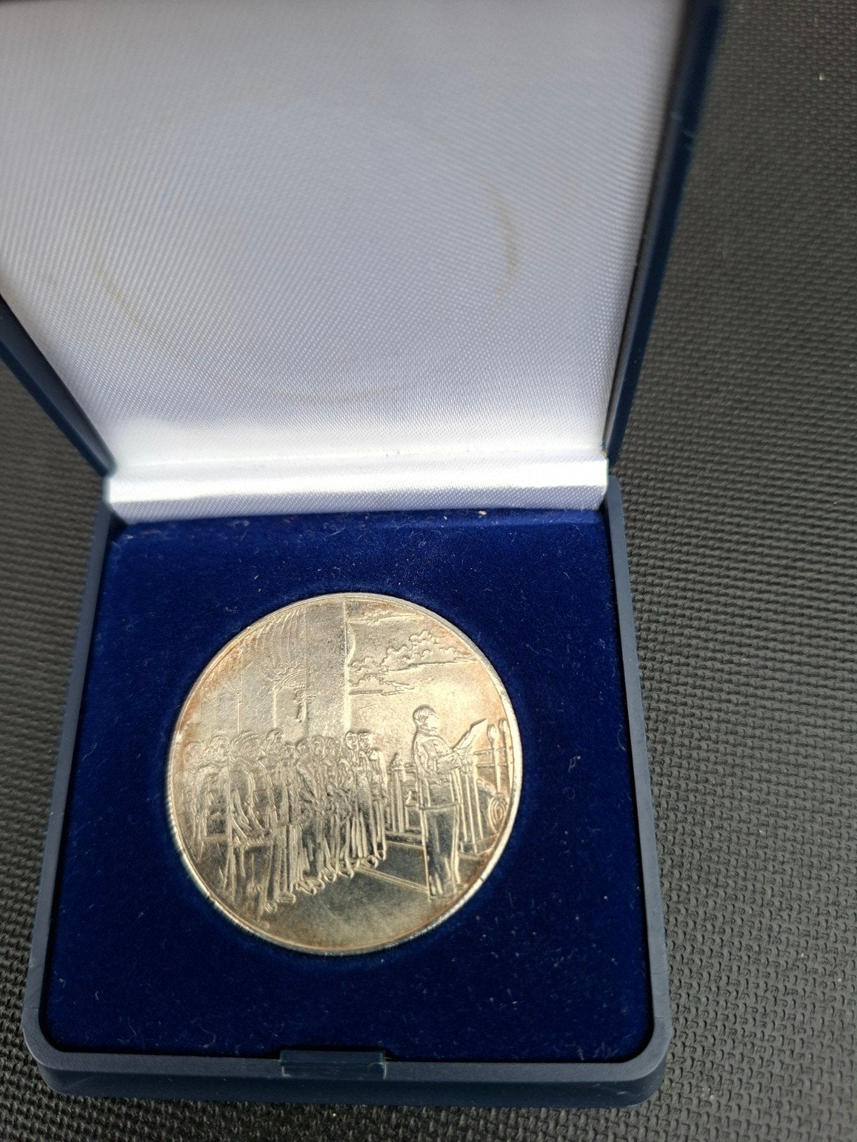Herdenkingsmunt China in doosje, Postzegels en Munten, Ophalen of Verzenden, Overige materialen, Buitenland