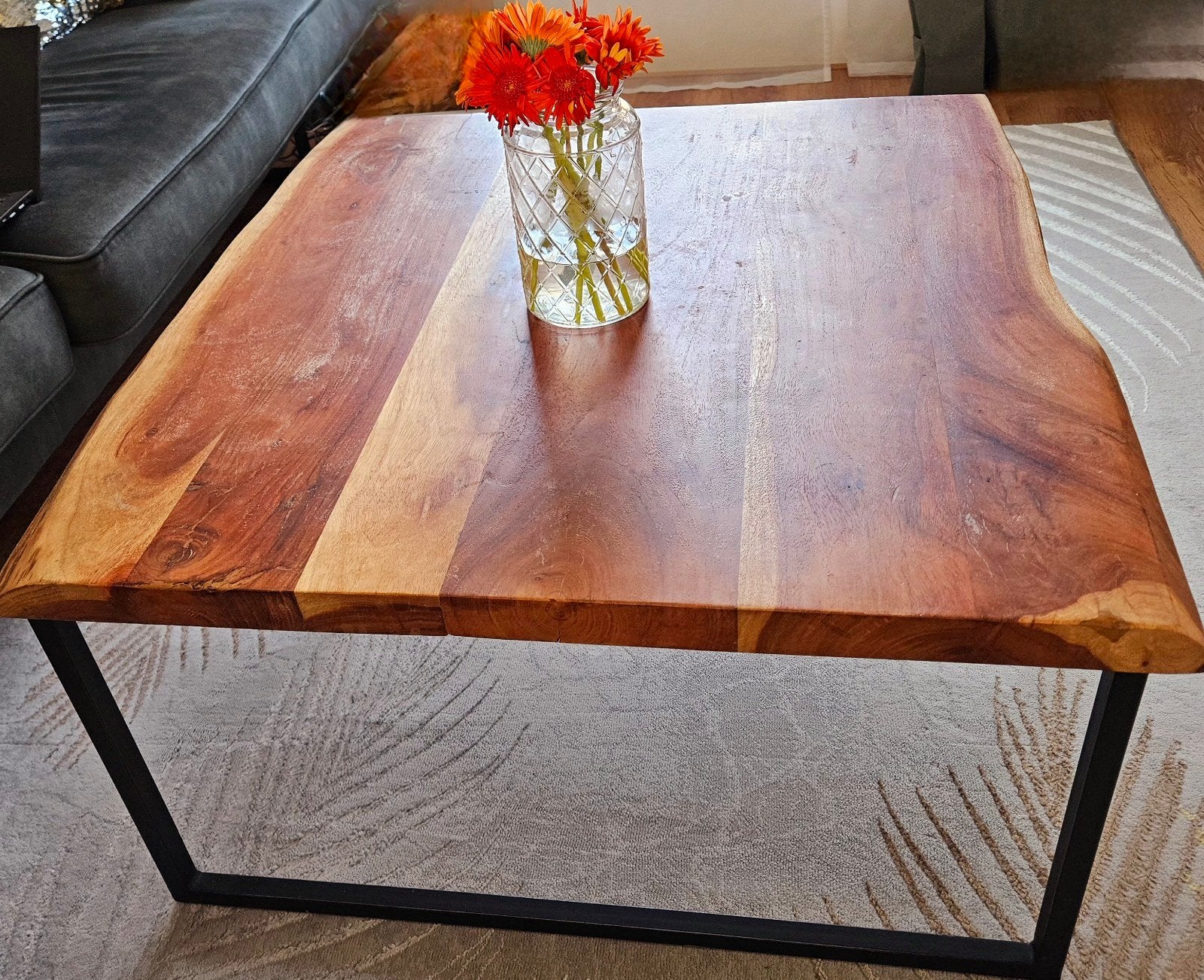 Prachtige Live Edge Salontafel – Massief

Acaciahout (80x80x, Huis en Inrichting, 50 tot 100 cm, Vierkant, Zo goed als nieuw, Overige houtsoorten