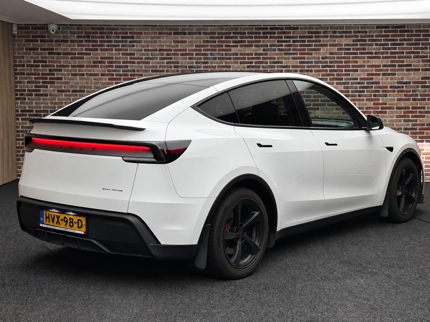 Tesla Model Y Premium Long Range AWD 75 kWh Facelift | Uniek, Auto's, Automaat, Dealer onderhouden, Wit, Origineel Nederlands