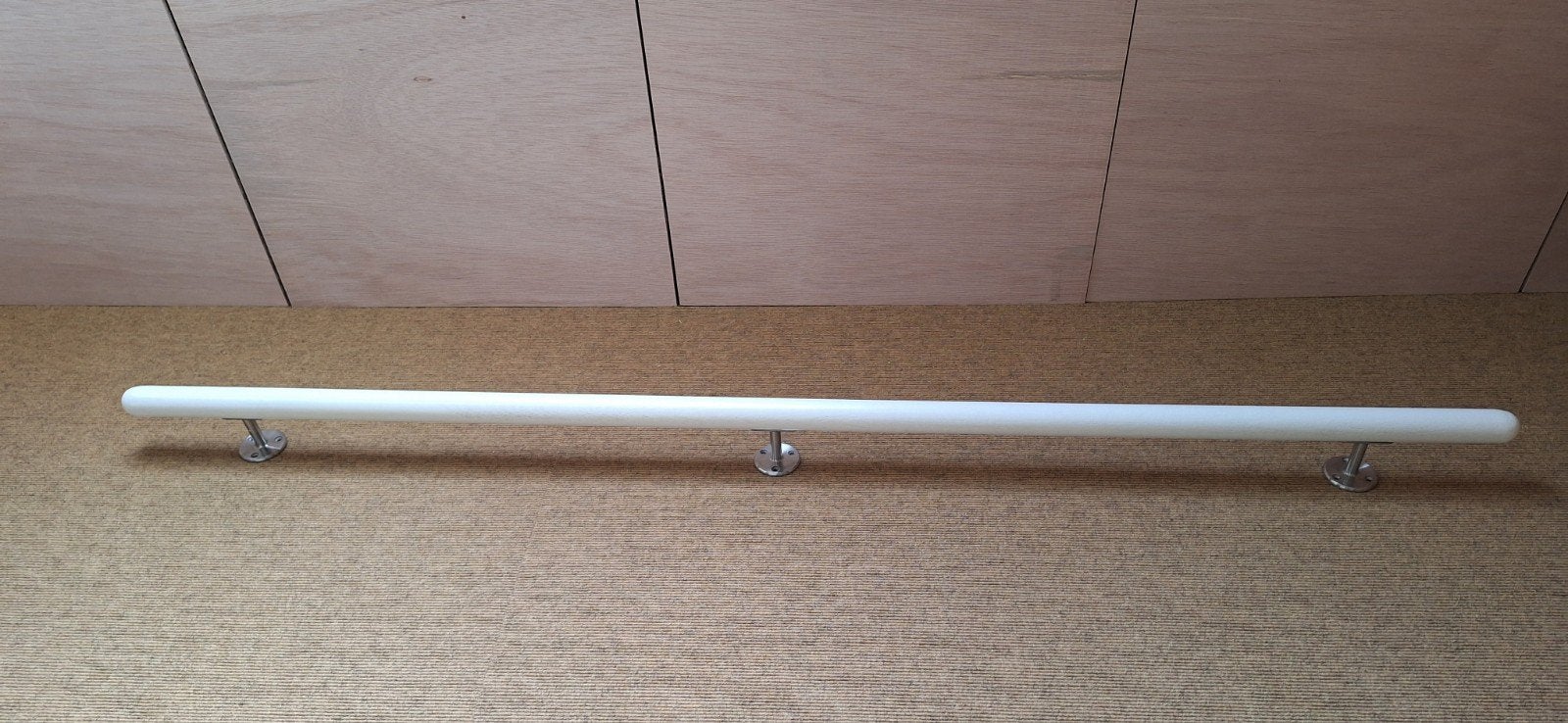 Hardhouten, rechte, witte trapleuning met 3 leuninghouders, Ophalen, Gebruikt, Minder dan 2 meter