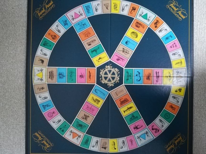 Te koop: Trivial Persuit, Hobby en Vrije tijd, Gezelschapsspellen | Bordspellen, Ophalen, Zo goed als nieuw