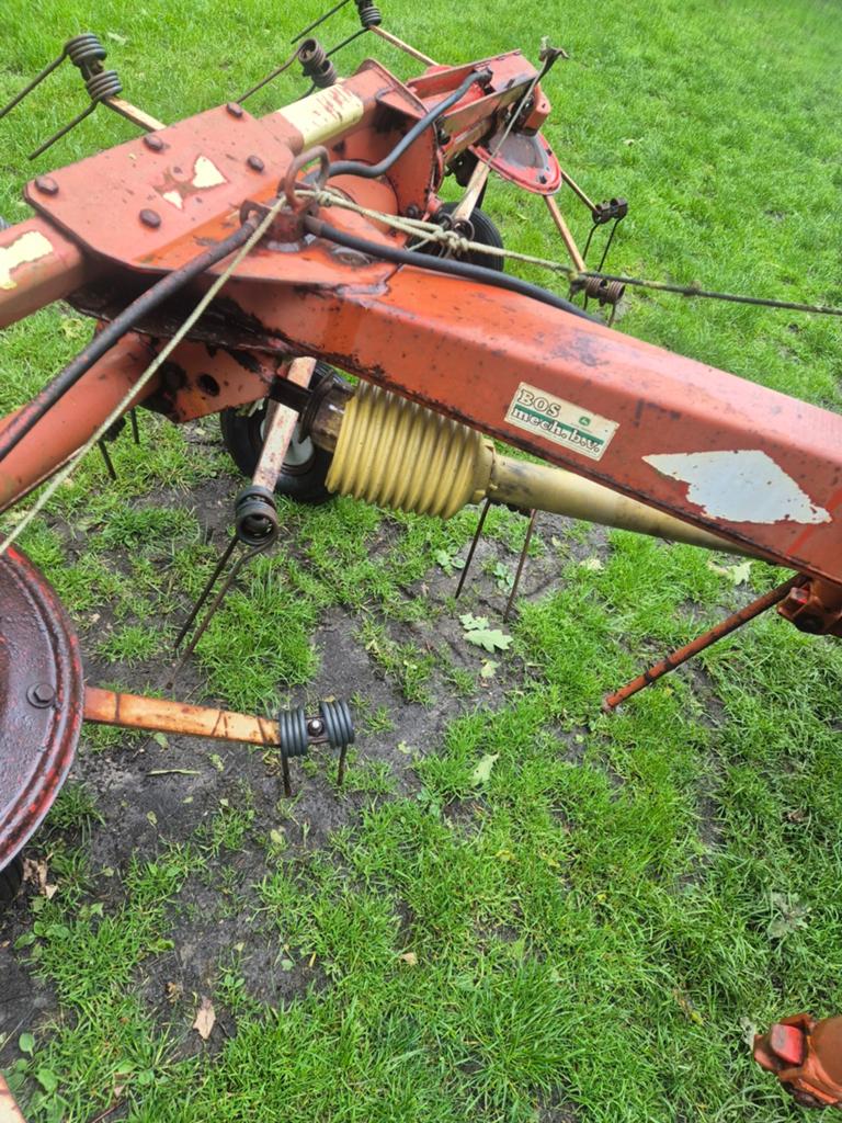 Kuhn schudder, Ophalen, Veehouderij, Weidebouw