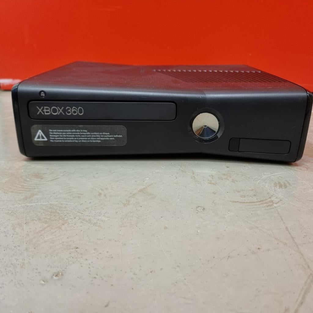XBOX  inclusief alle spellen op de foto's, Ophalen, Gebruikt, 250 GB, Met 1 controller