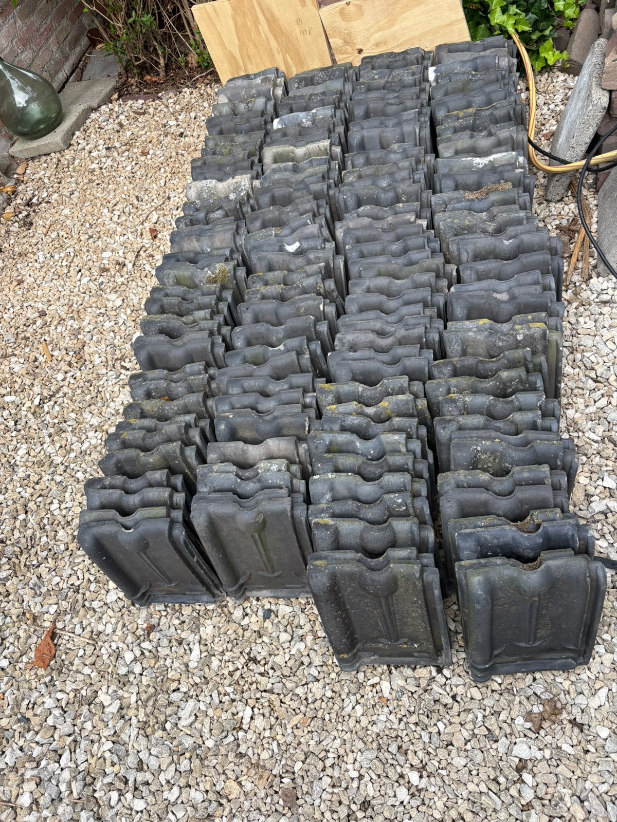 550 stuks blauwe kruispannen, Ophalen, Gebruikt, Steen of Klei, Blauw